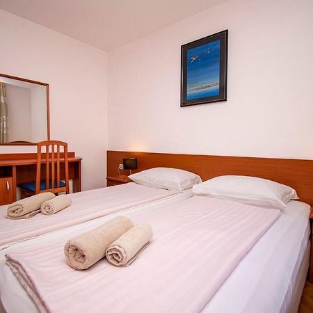 Holiday Apartment 50M From The Beach Pjescana Uvala Εξωτερικό φωτογραφία