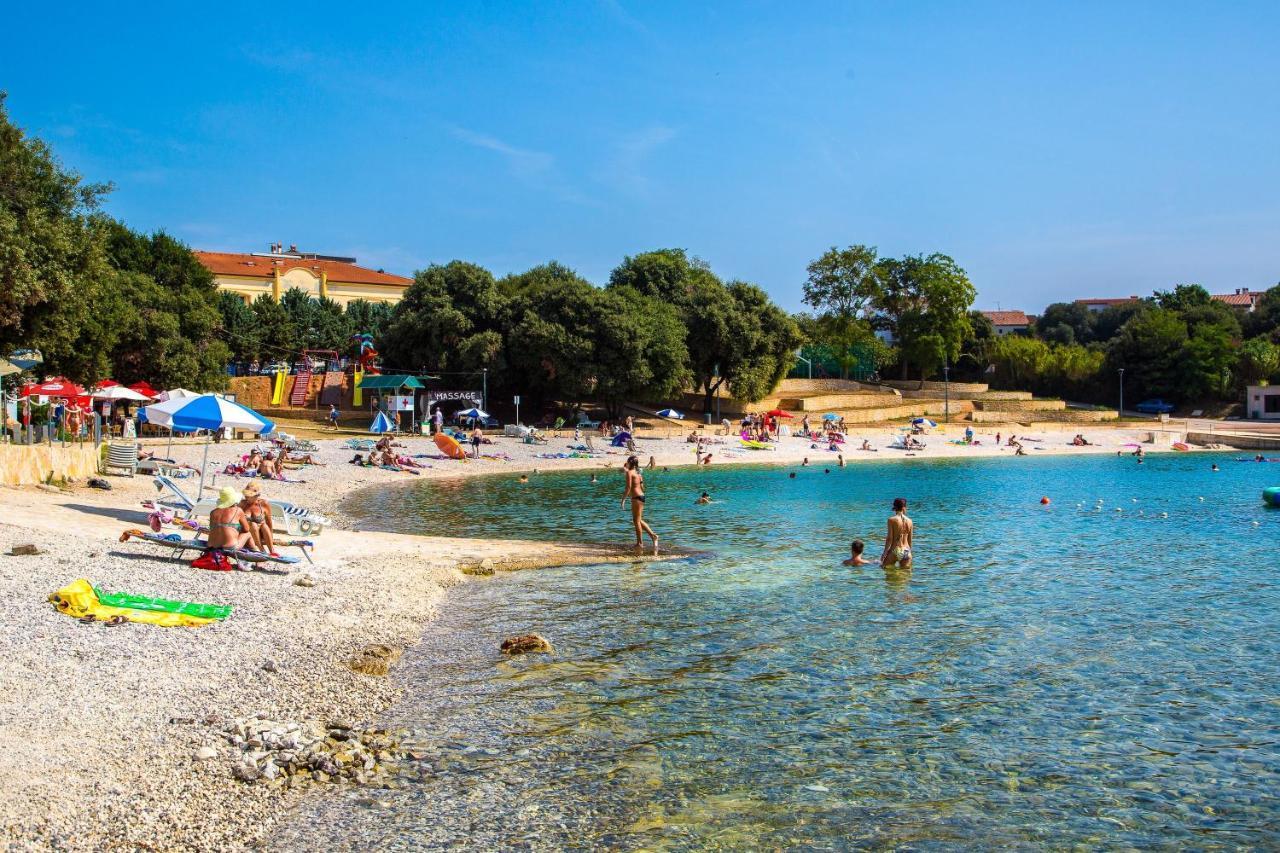 Holiday Apartment 50M From The Beach Pjescana Uvala Εξωτερικό φωτογραφία