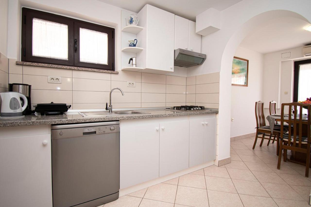 Holiday Apartment 50M From The Beach Pjescana Uvala Εξωτερικό φωτογραφία