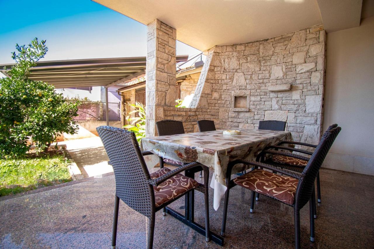 Holiday Apartment 50M From The Beach Pjescana Uvala Εξωτερικό φωτογραφία
