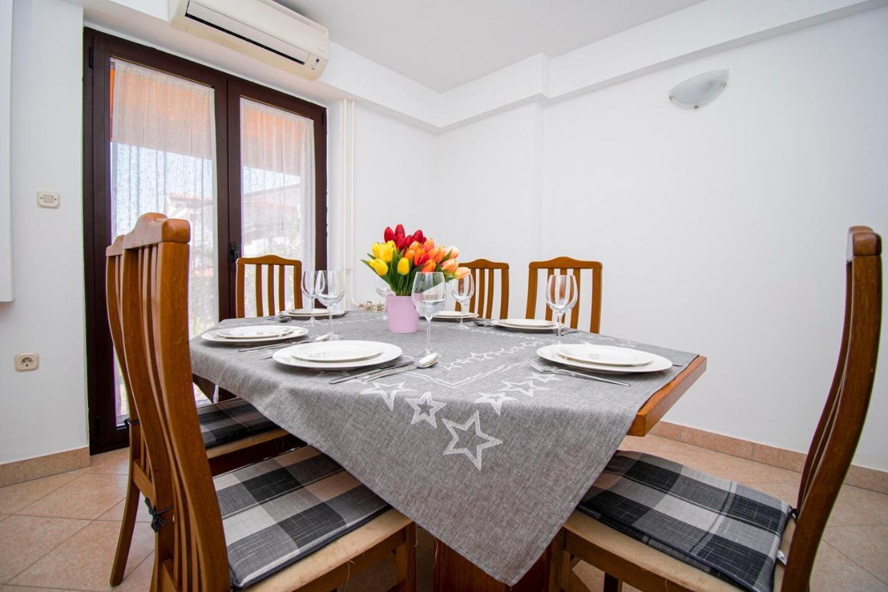Holiday Apartment 50M From The Beach Pjescana Uvala Εξωτερικό φωτογραφία