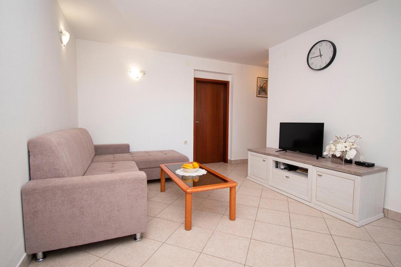 Holiday Apartment 50M From The Beach Pjescana Uvala Εξωτερικό φωτογραφία