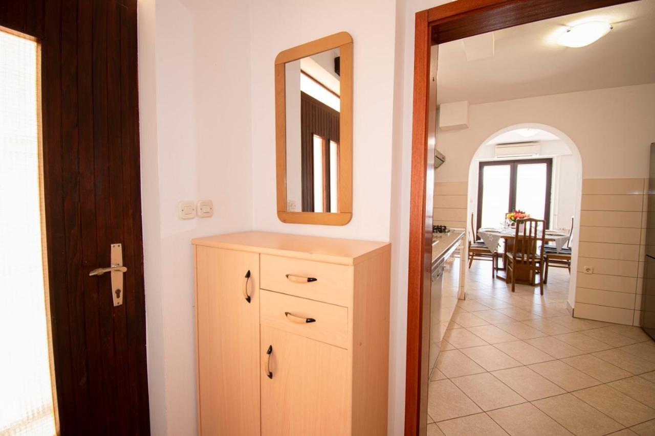 Holiday Apartment 50M From The Beach Pjescana Uvala Εξωτερικό φωτογραφία