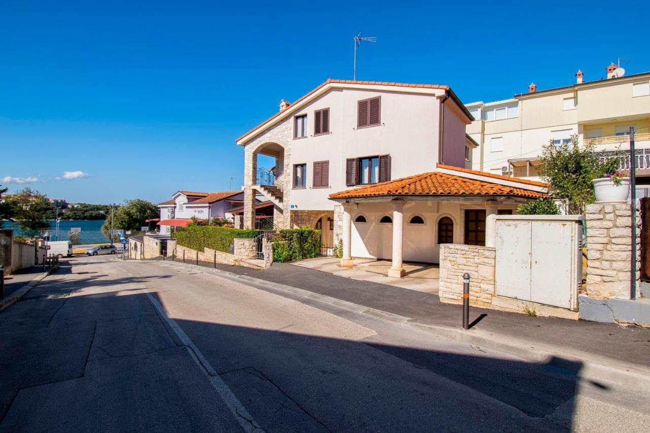Holiday Apartment 50M From The Beach Pjescana Uvala Εξωτερικό φωτογραφία