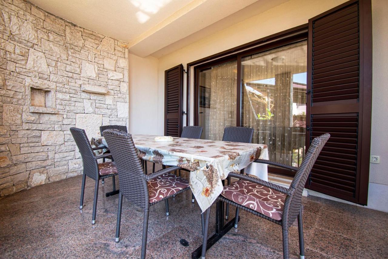 Holiday Apartment 50M From The Beach Pjescana Uvala Εξωτερικό φωτογραφία