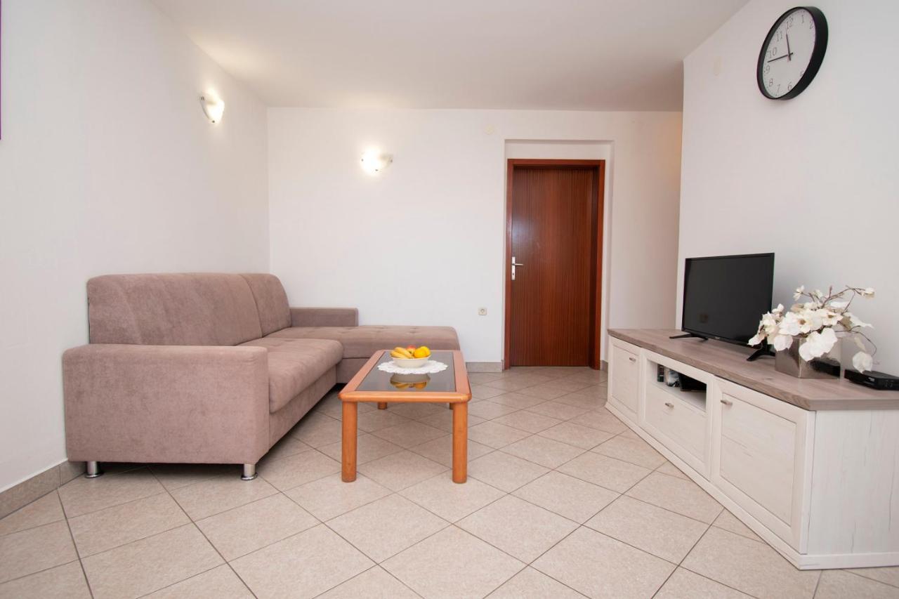 Holiday Apartment 50M From The Beach Pjescana Uvala Εξωτερικό φωτογραφία