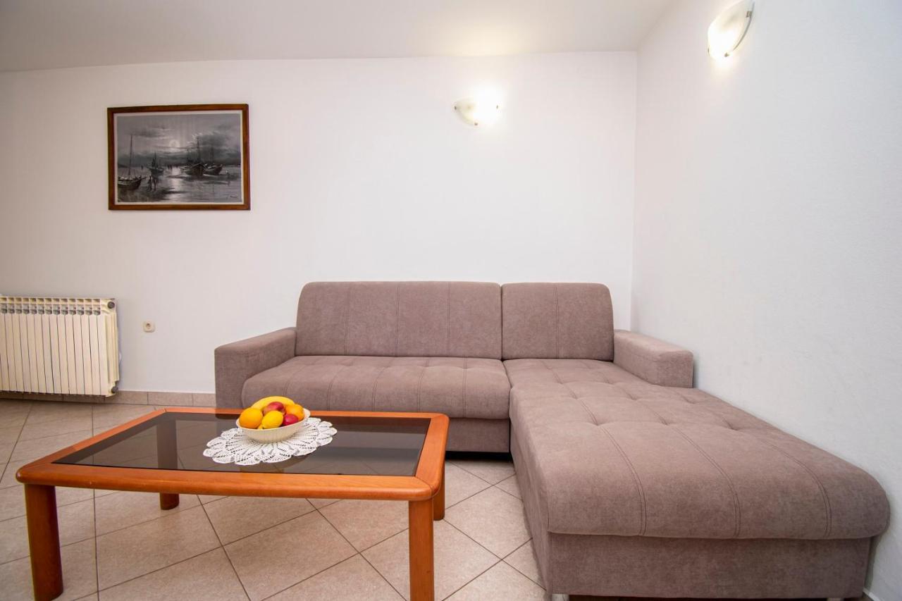 Holiday Apartment 50M From The Beach Pjescana Uvala Εξωτερικό φωτογραφία